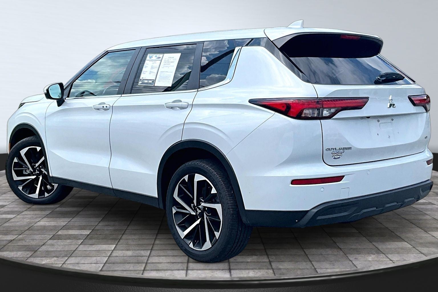 2024 Mitsubishi Outlander Base