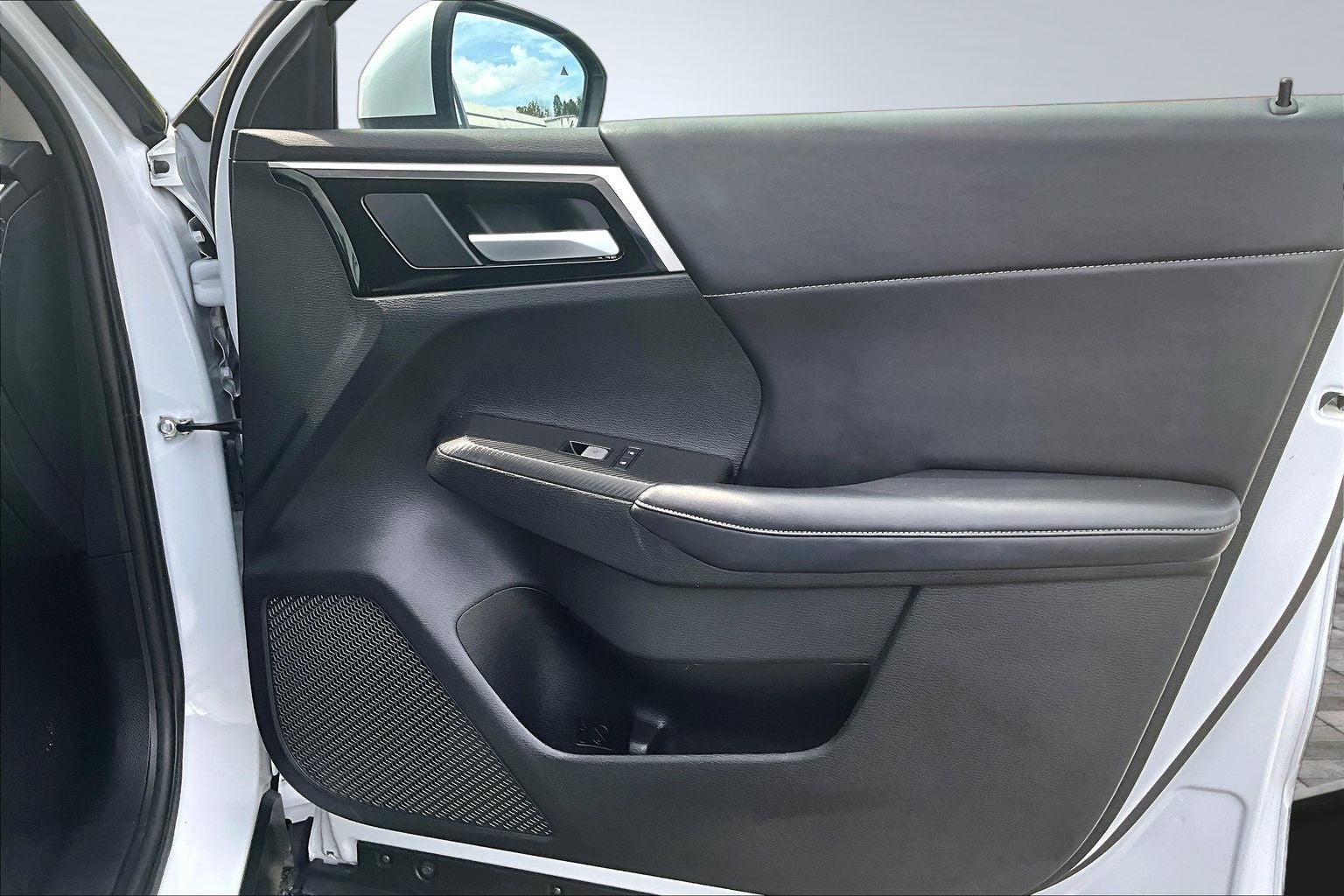 2024 Mitsubishi Outlander Base