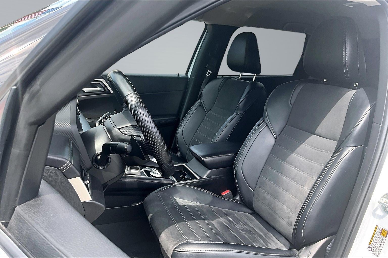 2024 Mitsubishi Outlander Base
