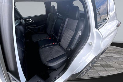 2024 Mitsubishi Outlander Base