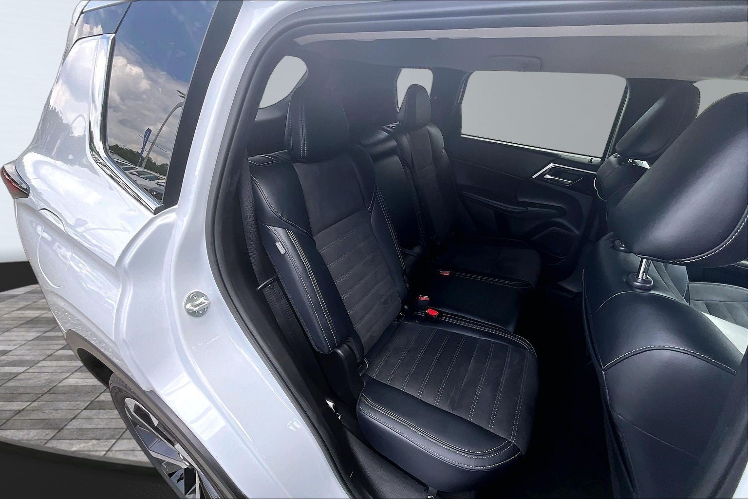 2024 Mitsubishi Outlander Base