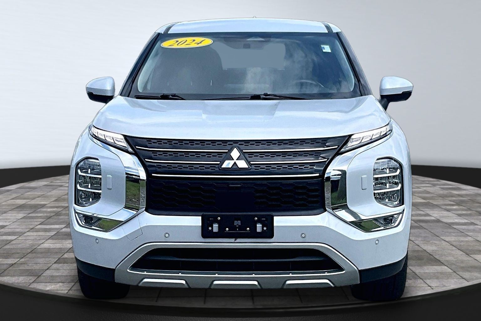 2024 Mitsubishi Outlander Base