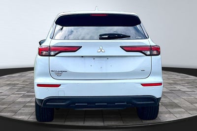 2024 Mitsubishi Outlander Base