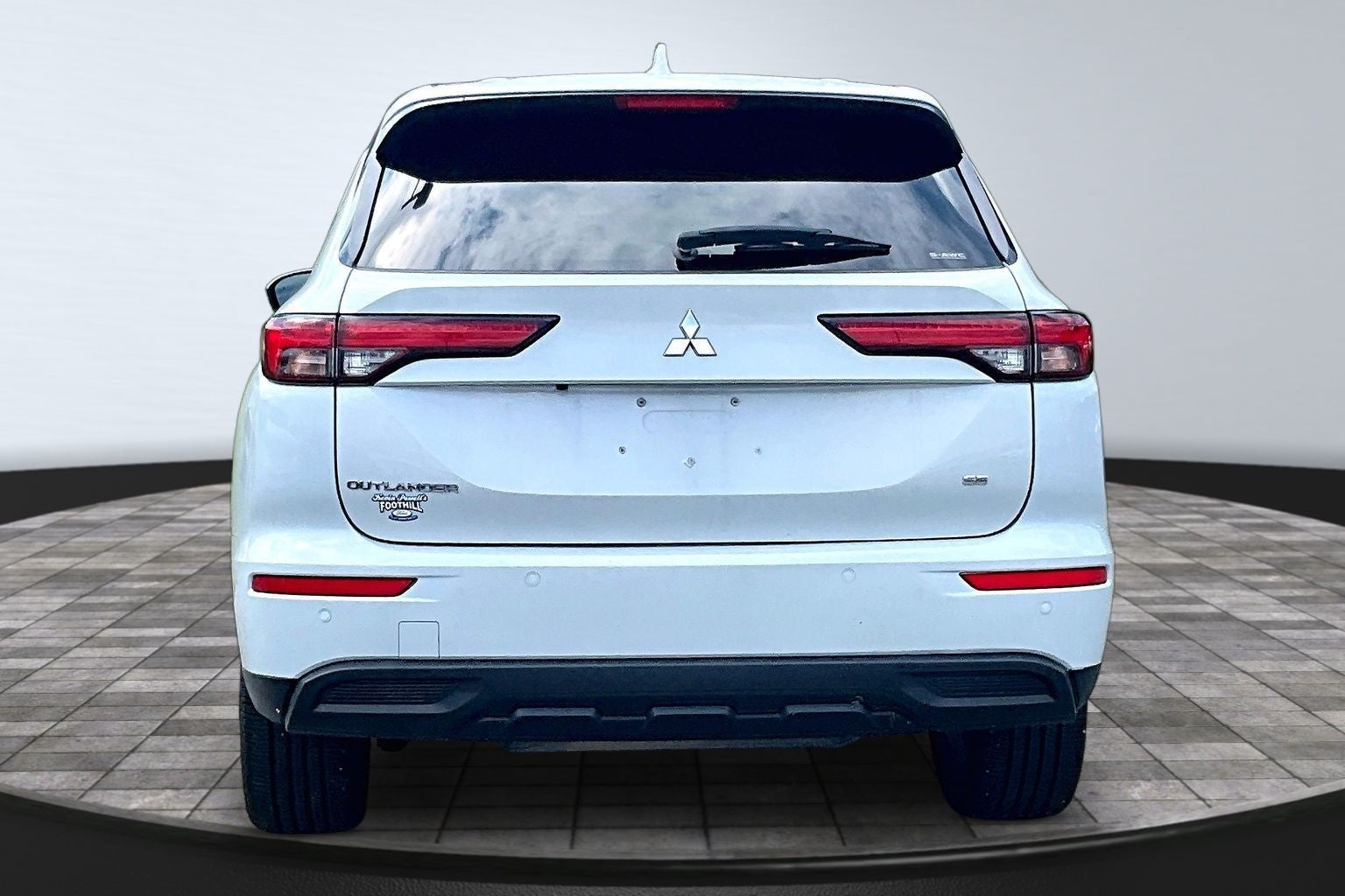 2024 Mitsubishi Outlander Base