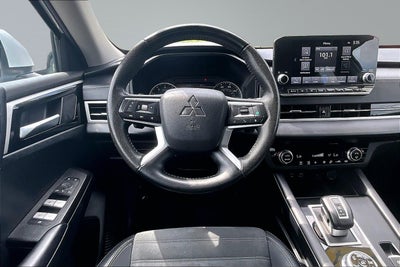 2024 Mitsubishi Outlander Base