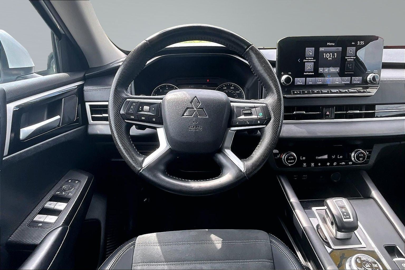 2024 Mitsubishi Outlander Base