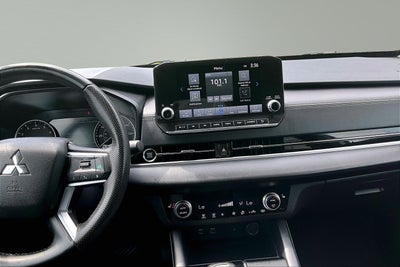 2024 Mitsubishi Outlander Base