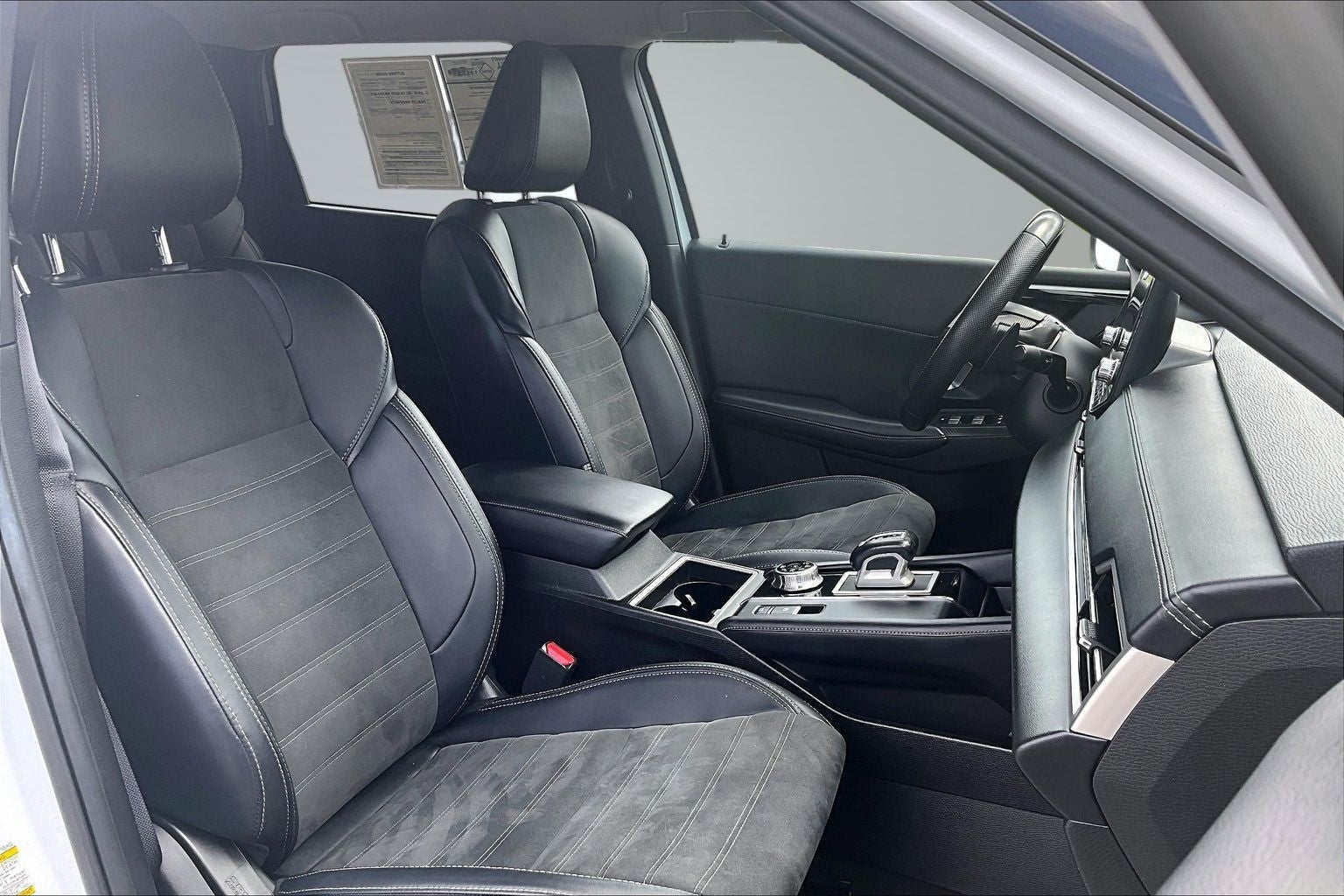 2024 Mitsubishi Outlander Base