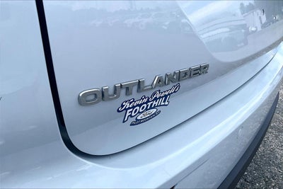 2024 Mitsubishi Outlander Base