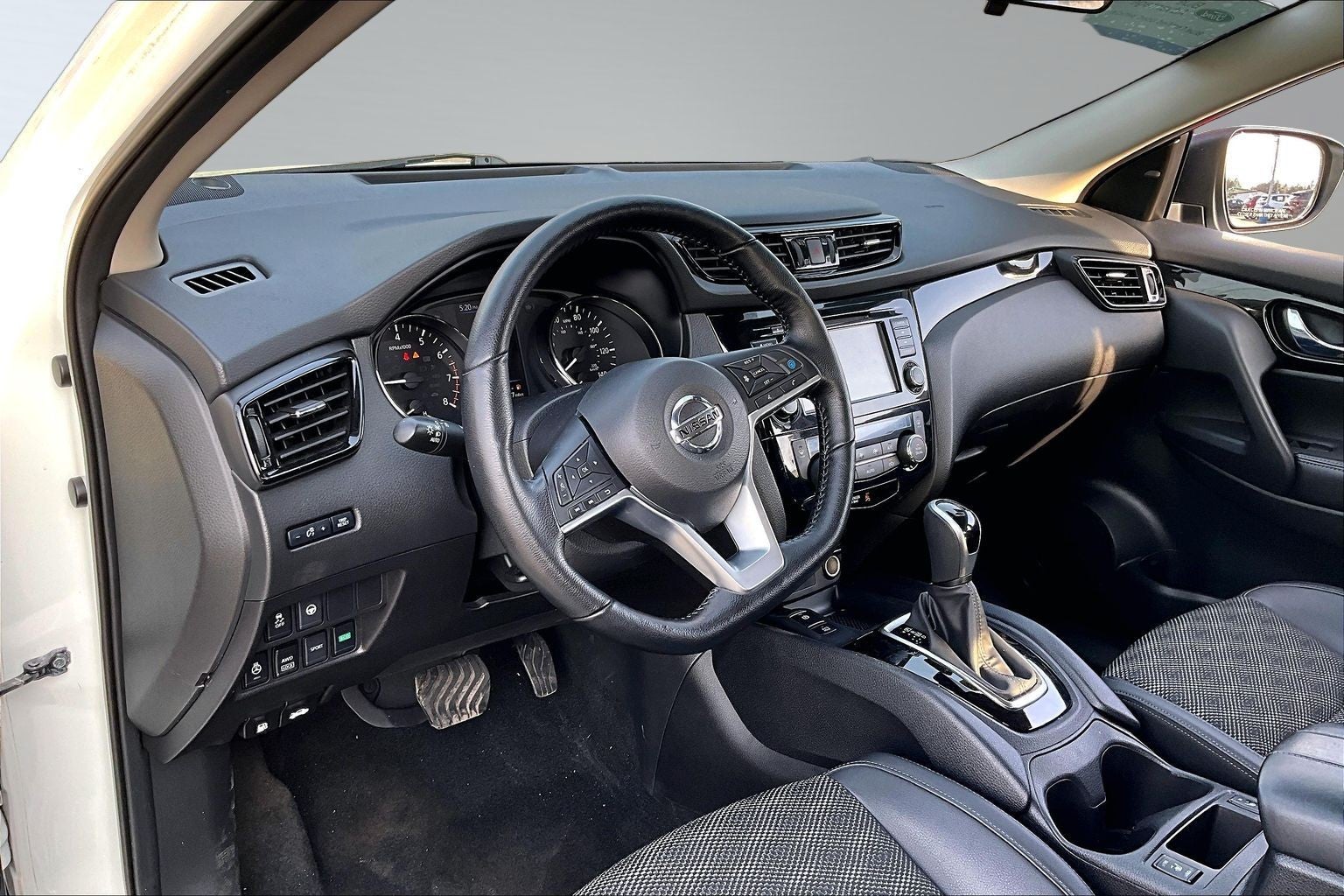 2022 Nissan Rogue Sport SV